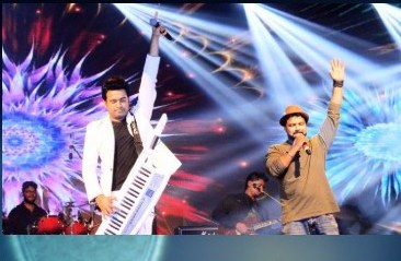 Center stage · keytar moment